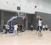 体育赛事-一场篮球比赛中如果比赛领先的球队因故弃权